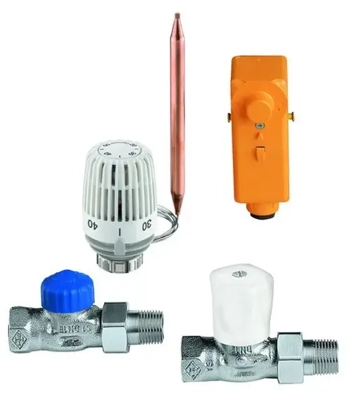 Heizungsregelset von IMI Hydronic Engineering, bestehend aus verschiedenen Ventilen und einem Temperaturfühler zur Regulierung der Fußbodenheizung.